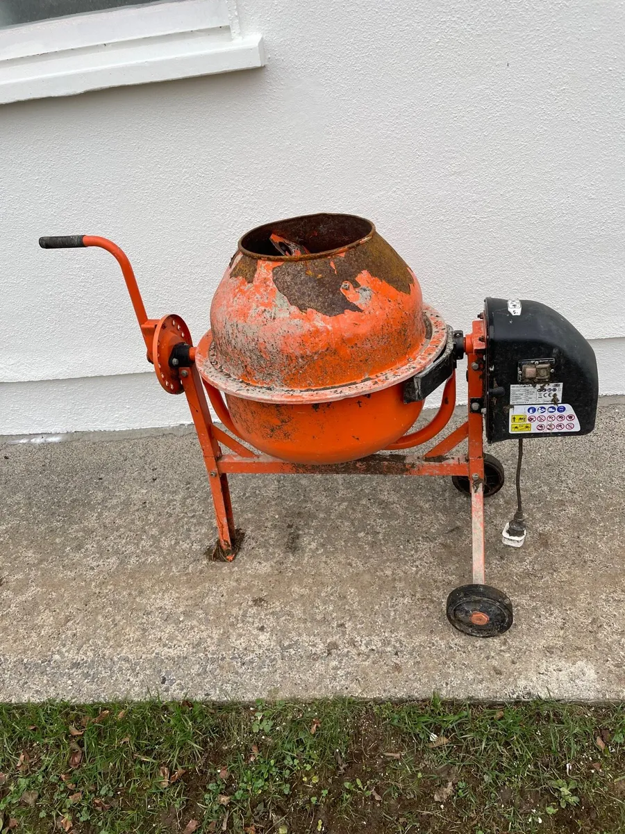 Concrete mixer - Image 1