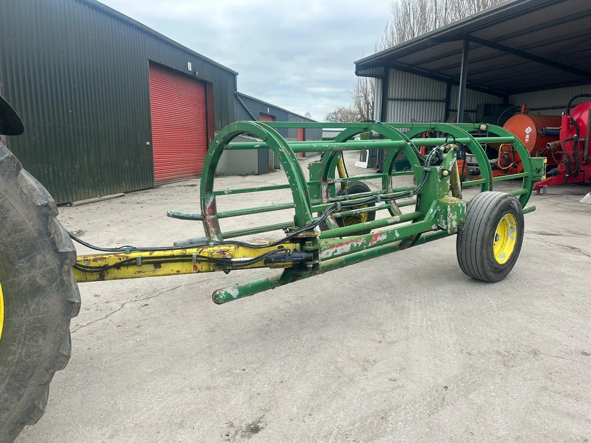 Bale carrier - Image 2