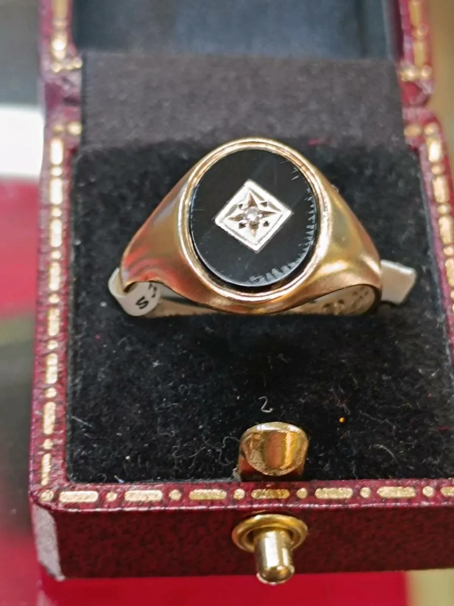 Black Stone & Diamond 9k Gold Vintage Signet Ring - Image 2