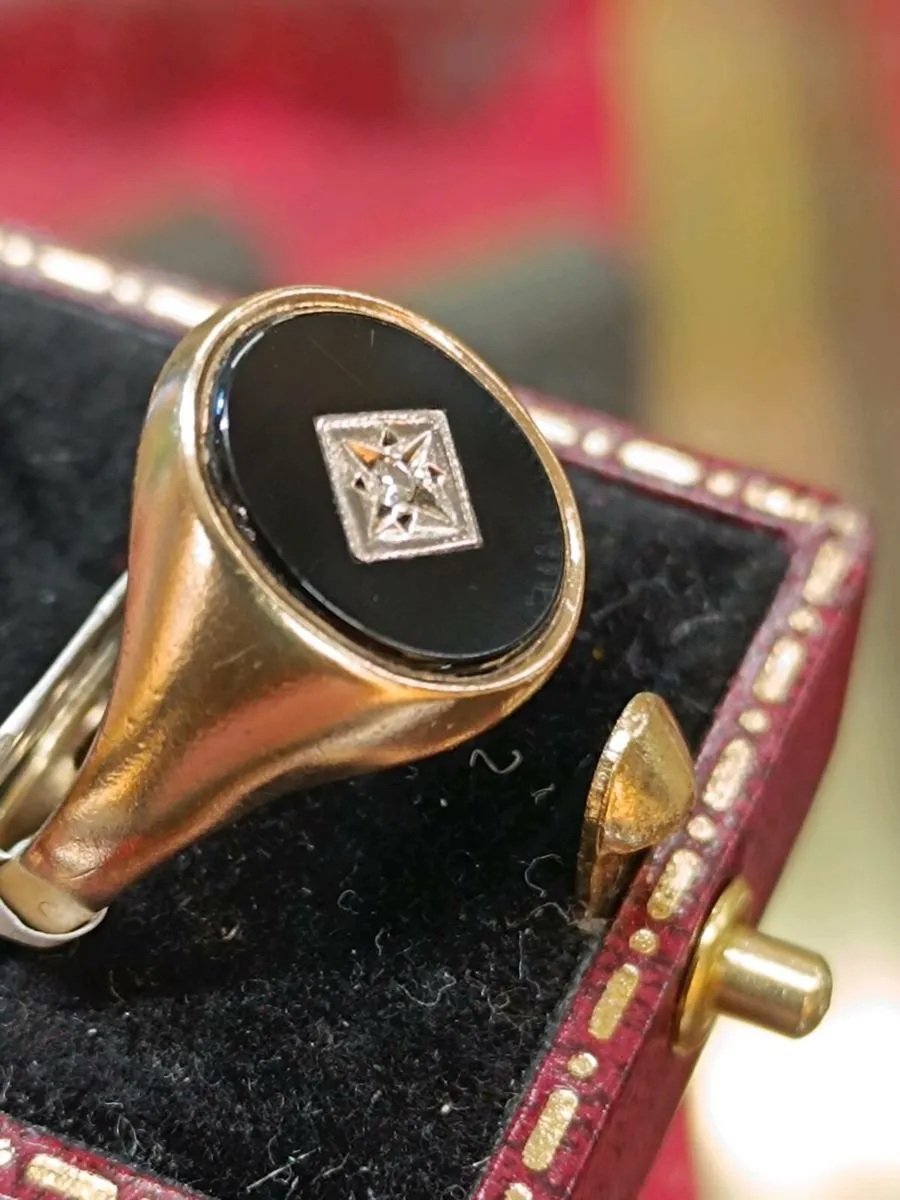Black Stone & Diamond 9k Gold Vintage Signet Ring - Image 3