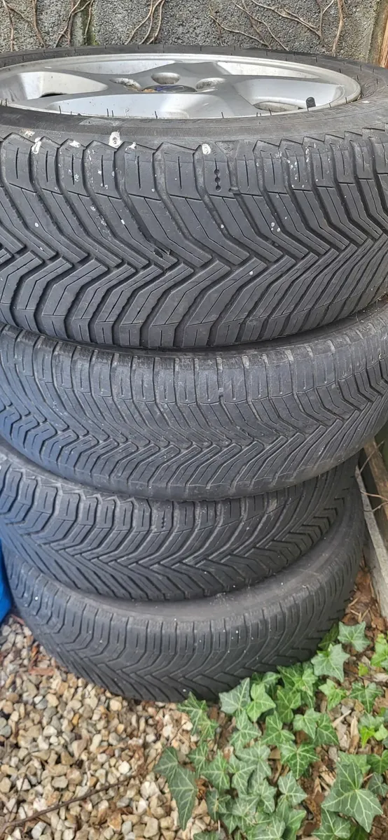 Volvo 16 inch wheels (w/winter tyres) - Image 1