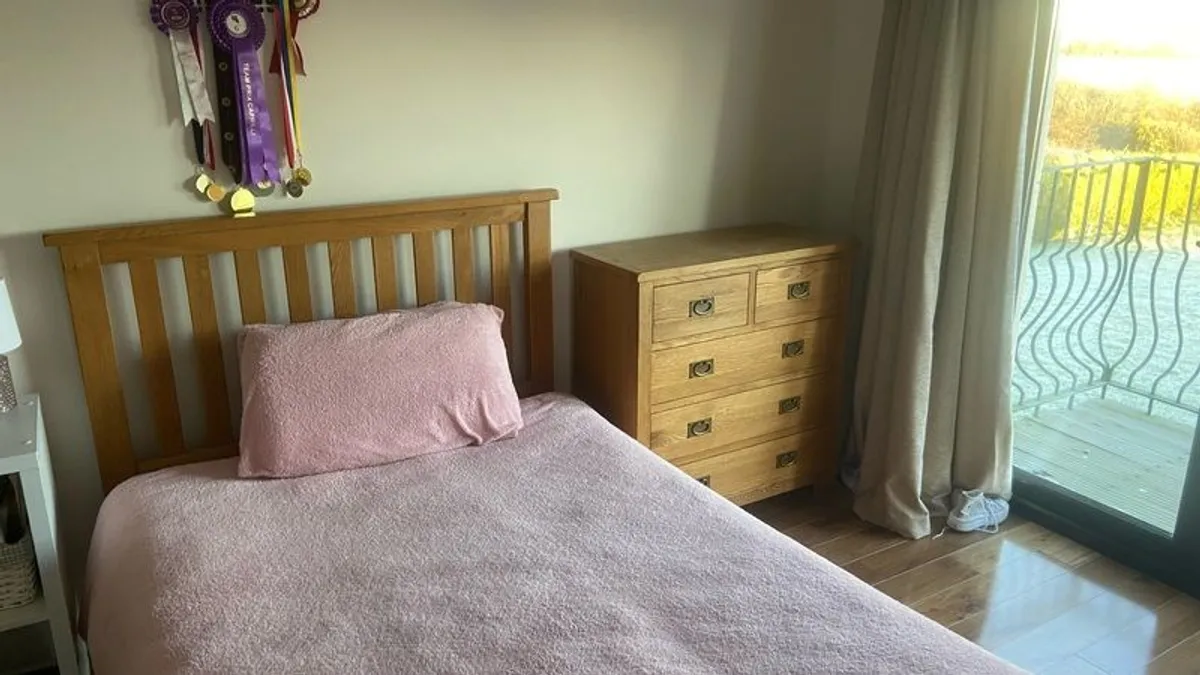 bedroom furniture - Image 1