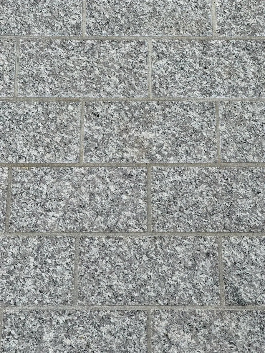 Granite flamed bricks - Image 1