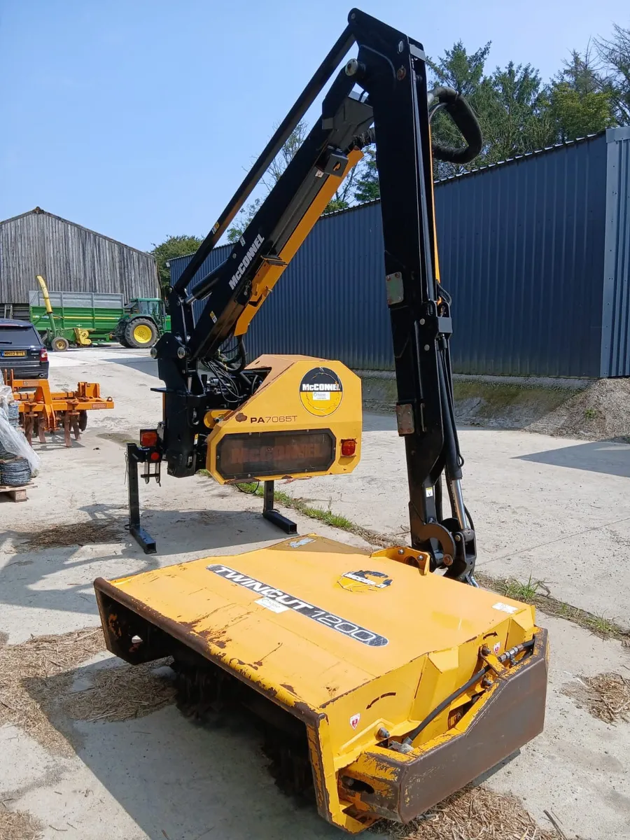 MCCONNEL PA7065T C/W TWIN CUT HEAD, 23' REACH - Image 1