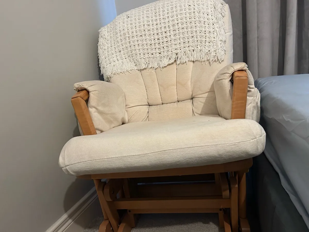 Free rocking chair - Image 1