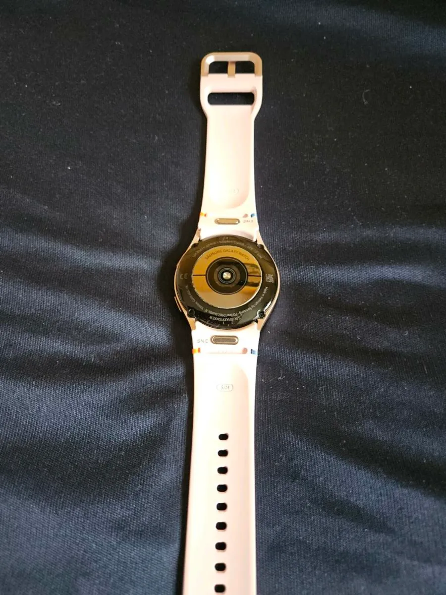 Samsung Galaxy Watch FE - Image 4