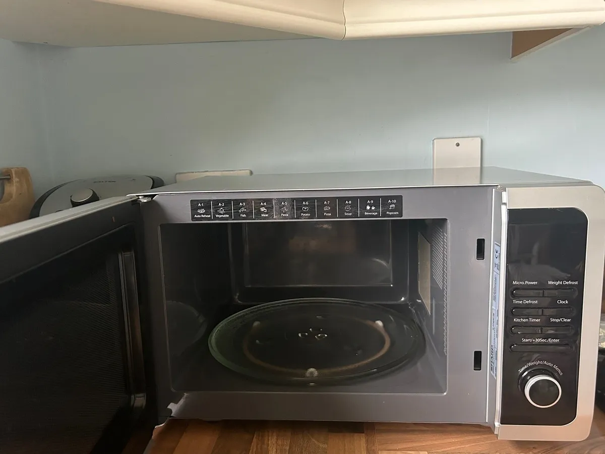 Sharp 900W microwave - Image 2