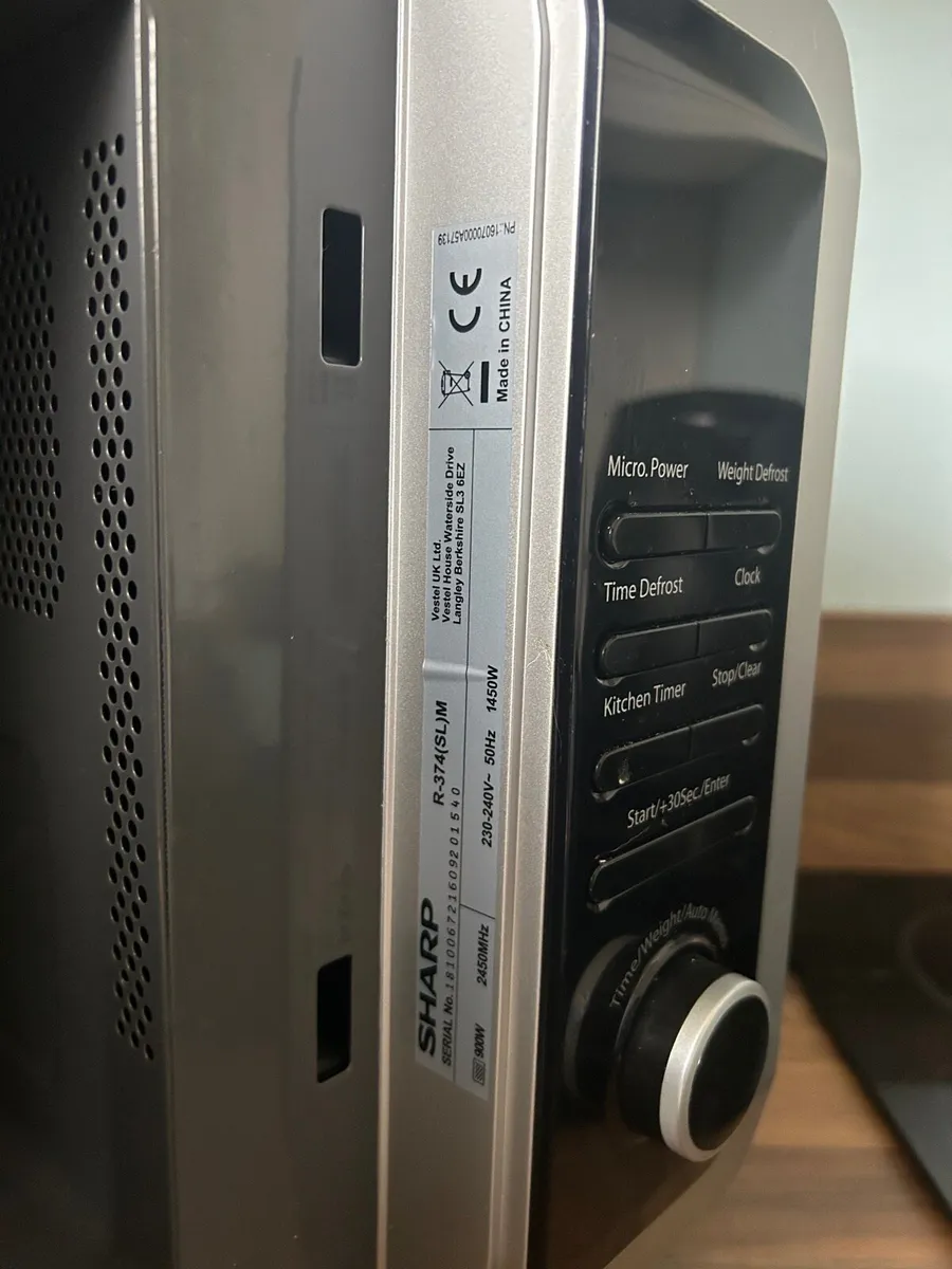 Sharp 900W microwave - Image 3