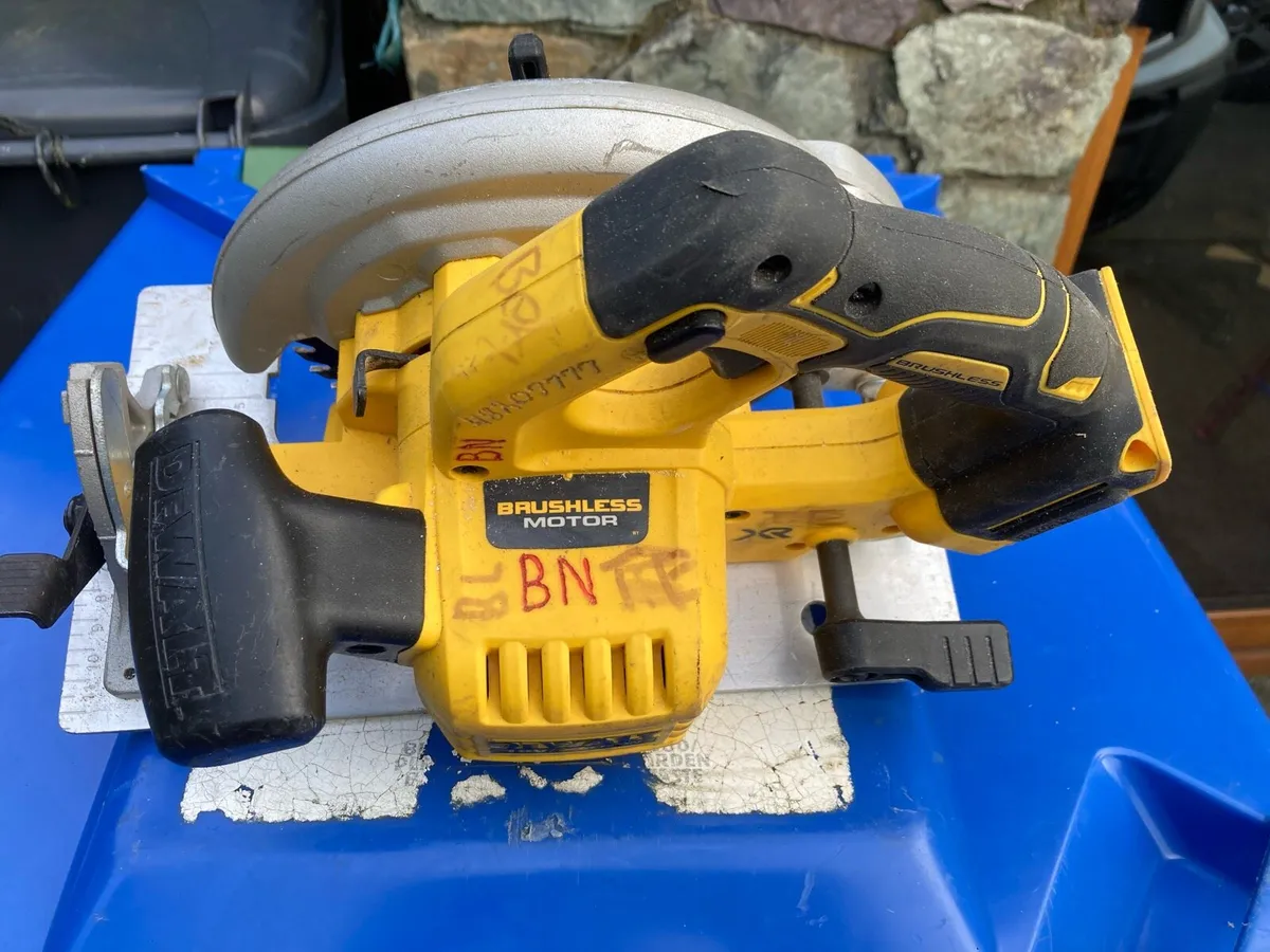 Dewalt 18v Circular Saw - Image 2