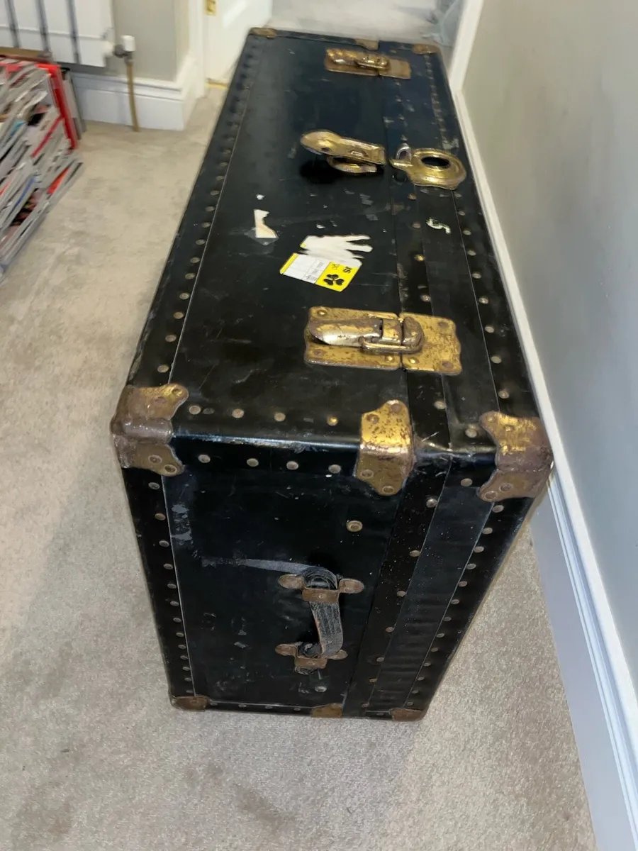 Steamer trunk blanket box - Image 3