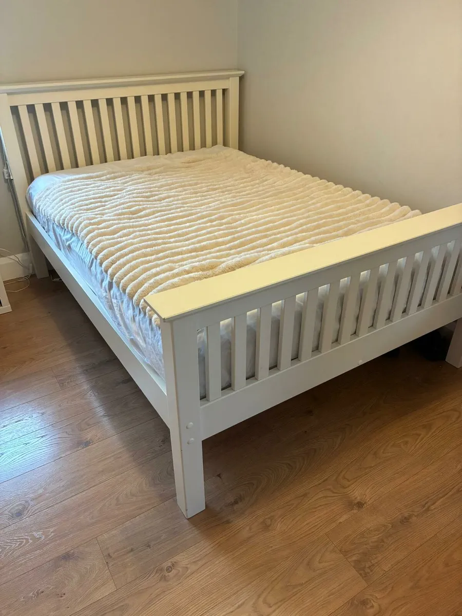 Double bed - Image 1