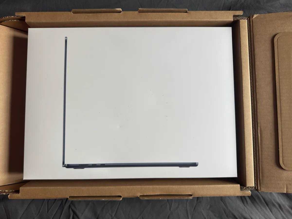 Brand New Sealed Apple MacBook Air 15 inch 16GB - Image 1