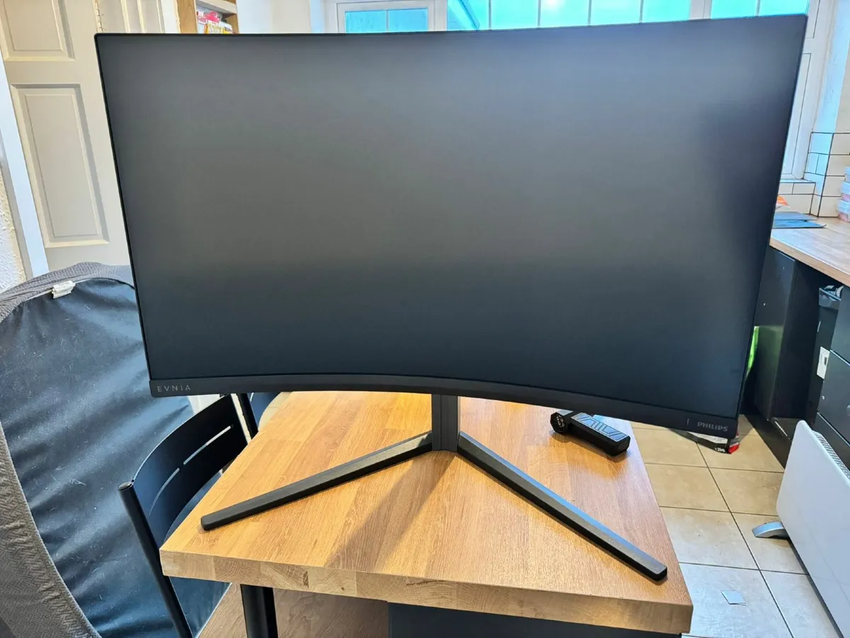 Philips Evnia - 32M2C5500W - 32 Inch QHD, 240hz - Image 1