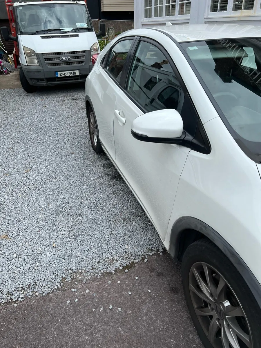 2012 Honda civic - Image 2