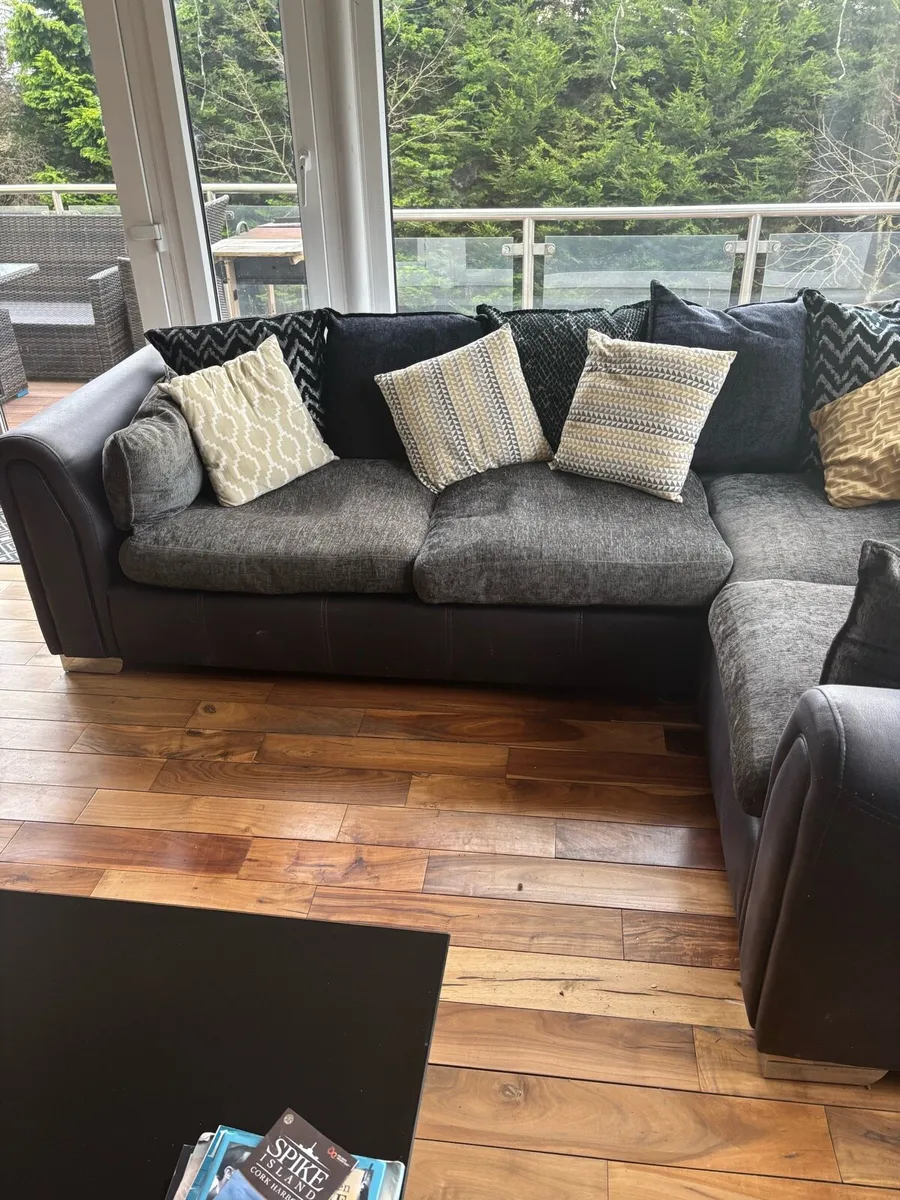 Corner sofa - Image 1