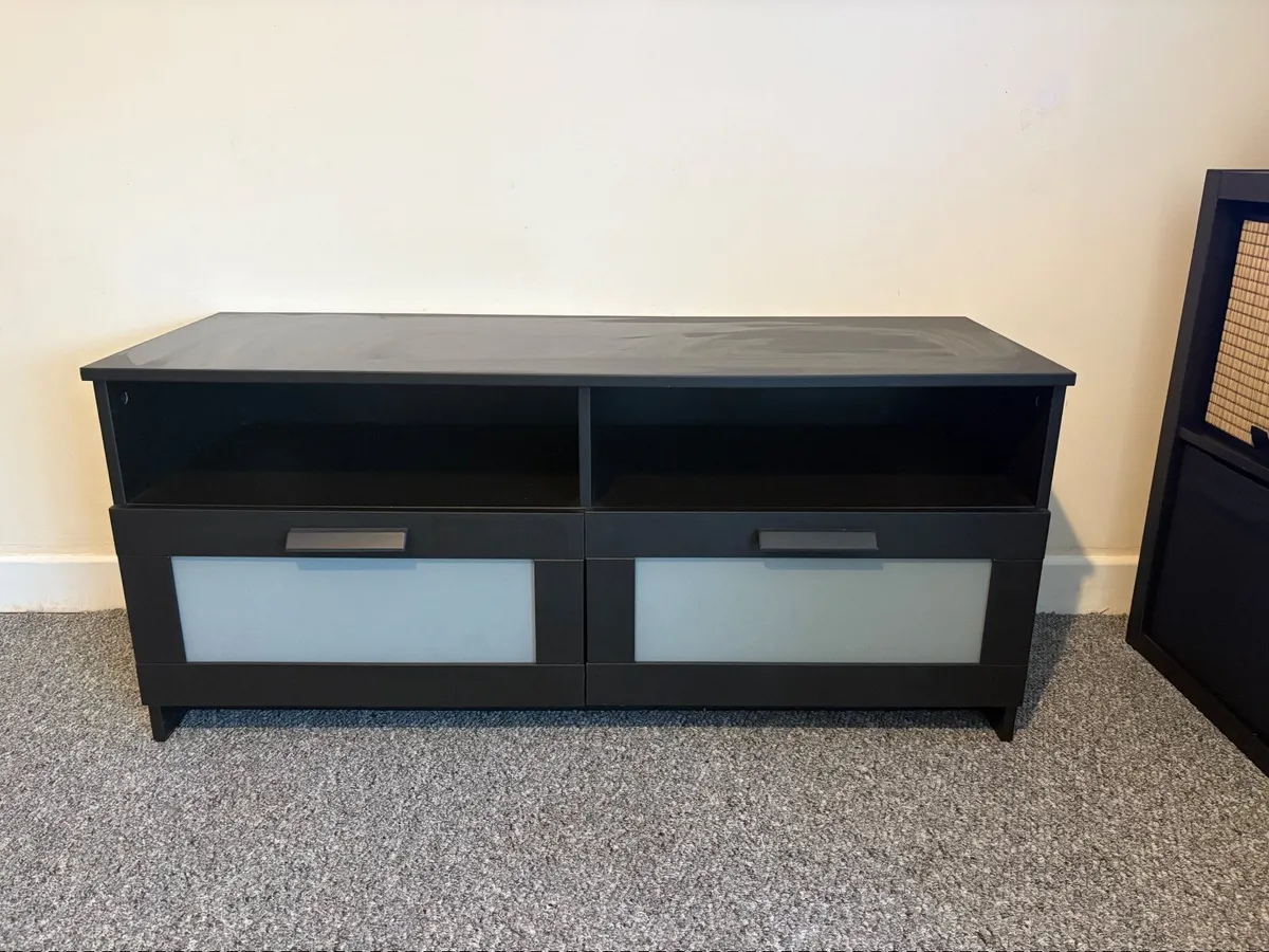 TV stand - Image 1