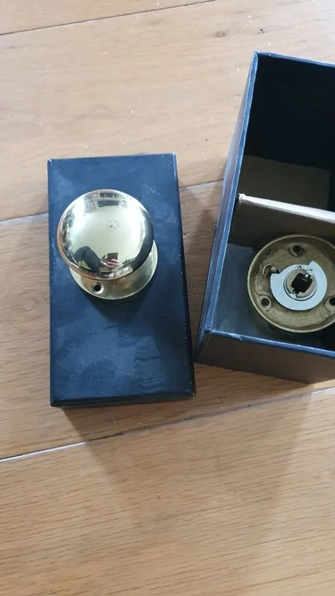 Brass door knobs - Image 1