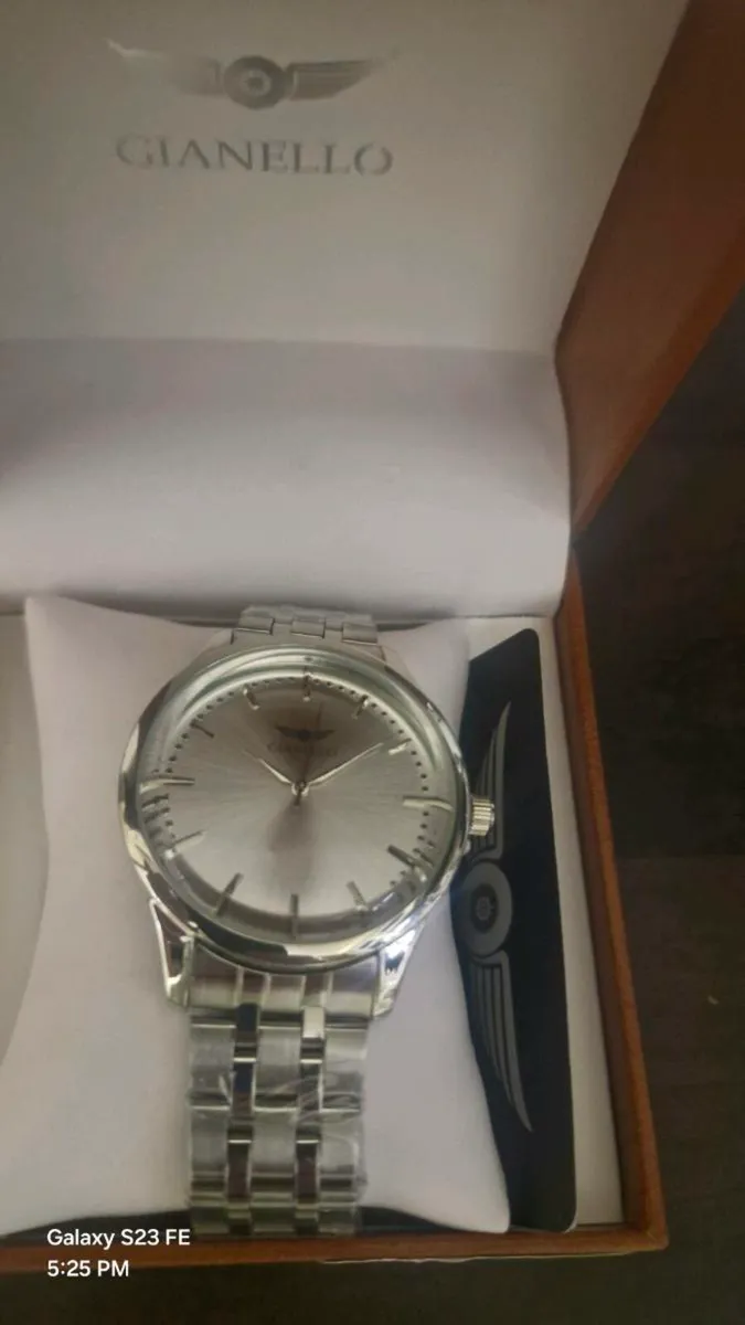 Italian designer Gianello Nexis mens silver watch - Image 1