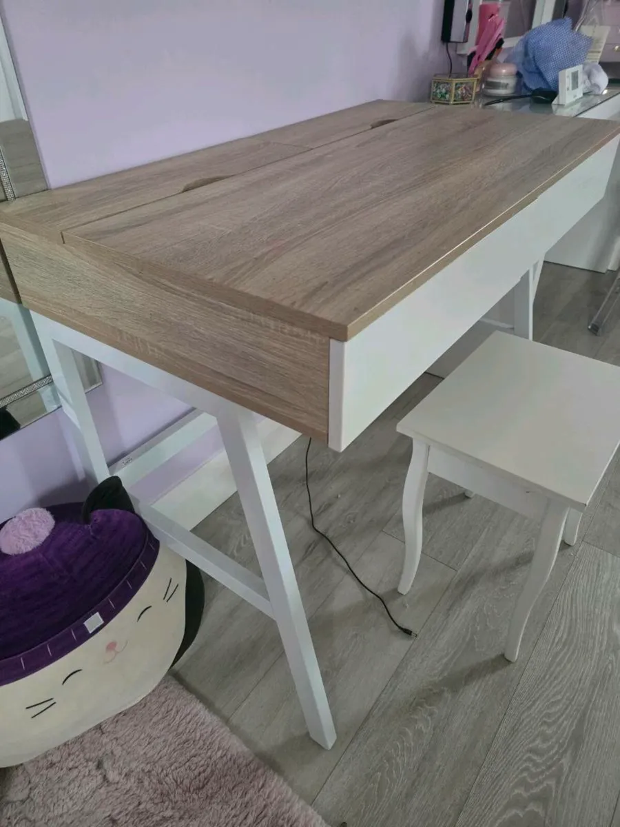 Arts and craft table - Image 2