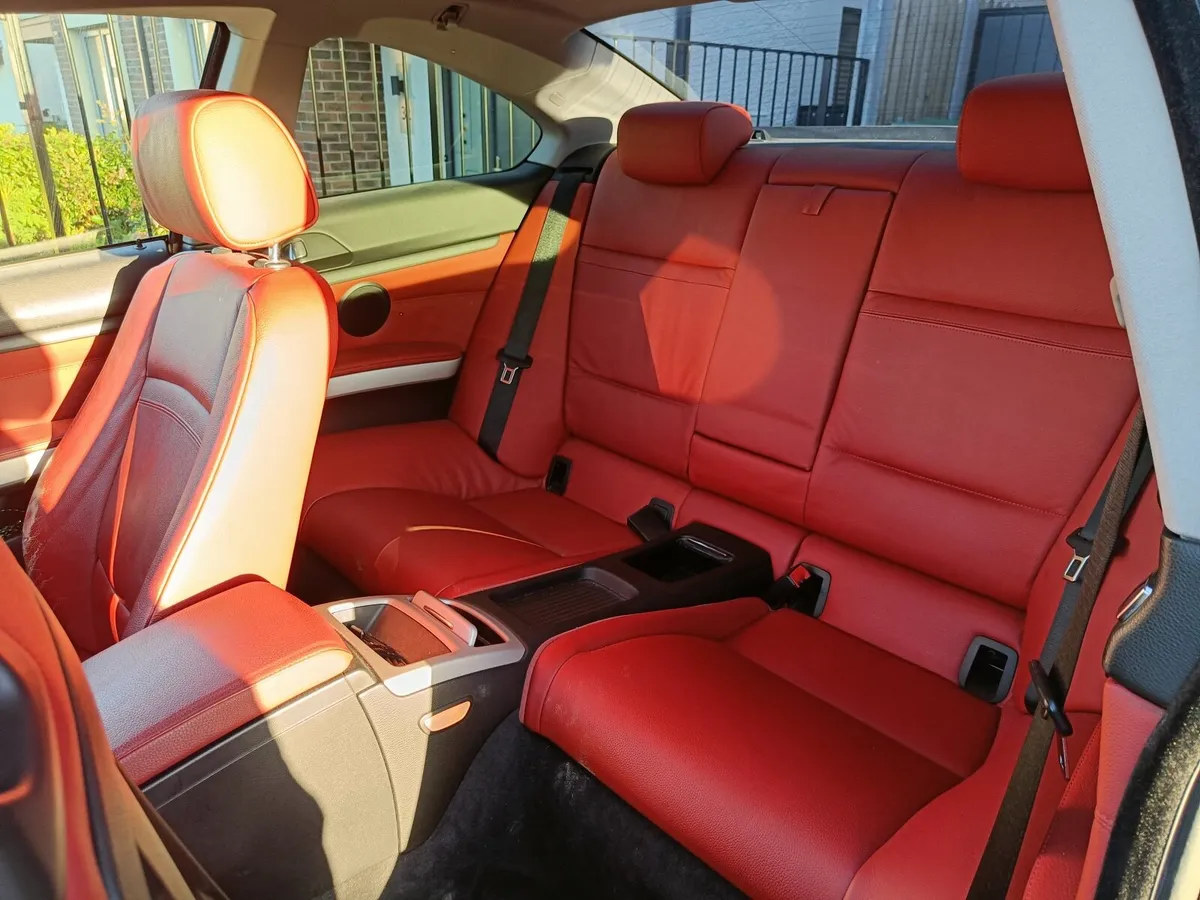 BMW 3-Series 2010 - Image 3