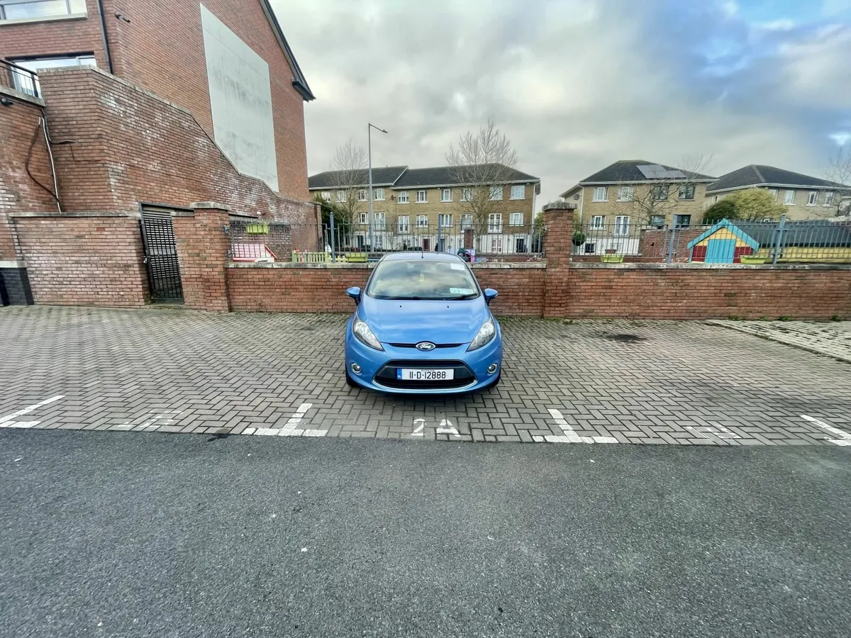 Ford Fiesta 2011 - Image 2