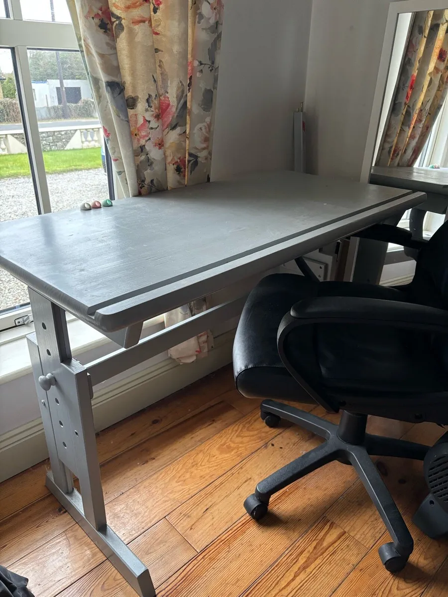 Desk and chair - Image 2