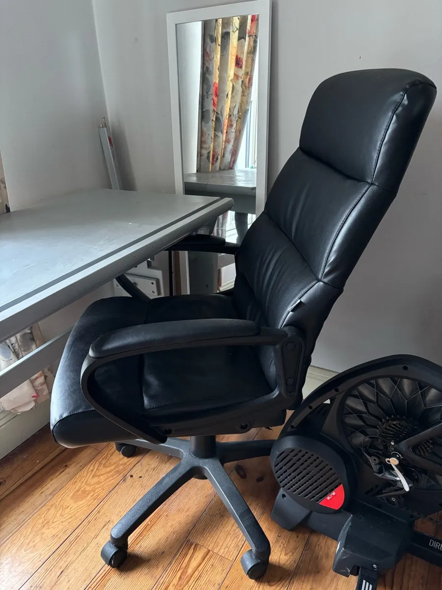Desk and chair - Image 1