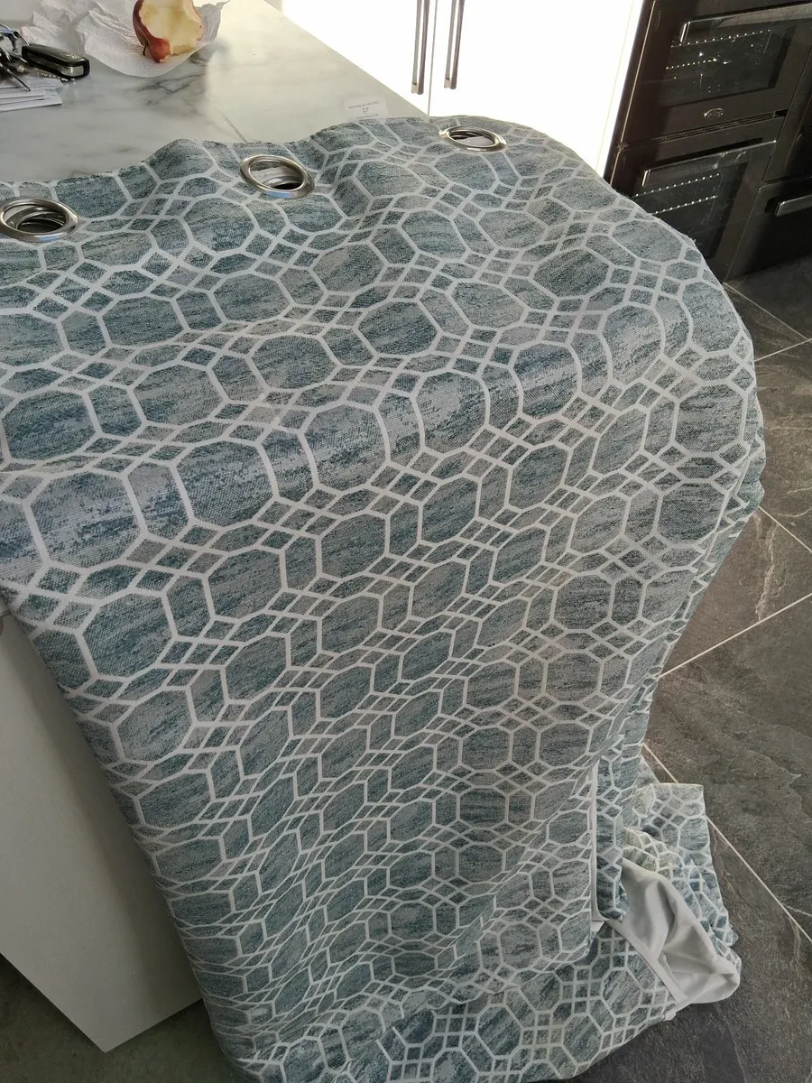 Curtains + Pole - Image 1