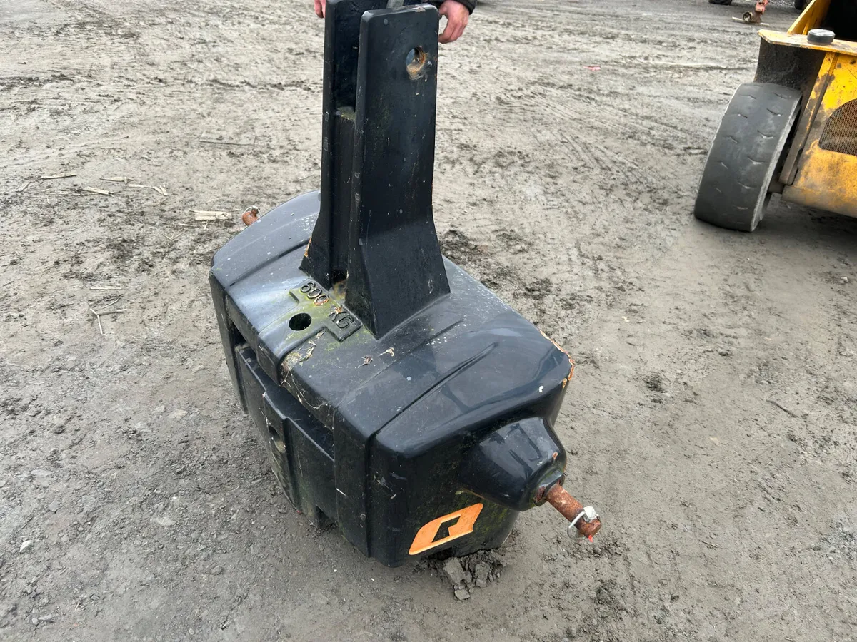 Quicke 600kg weight block - Image 1