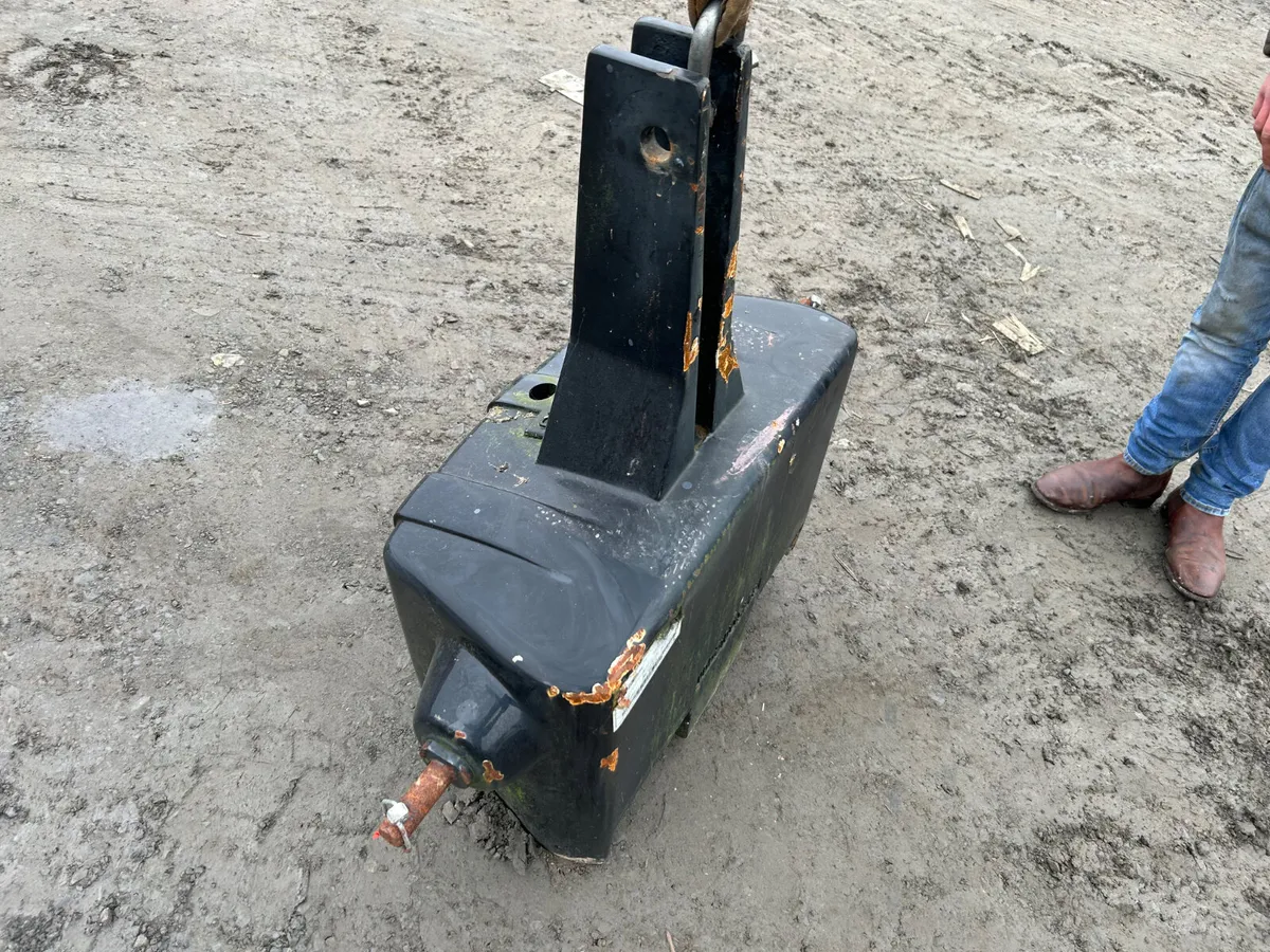 Quicke 600kg weight block - Image 2