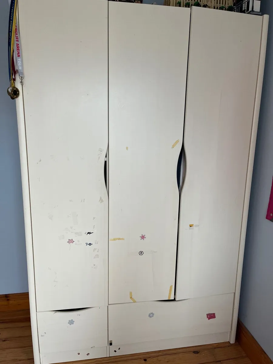 White 3-door wardrobe with drawers