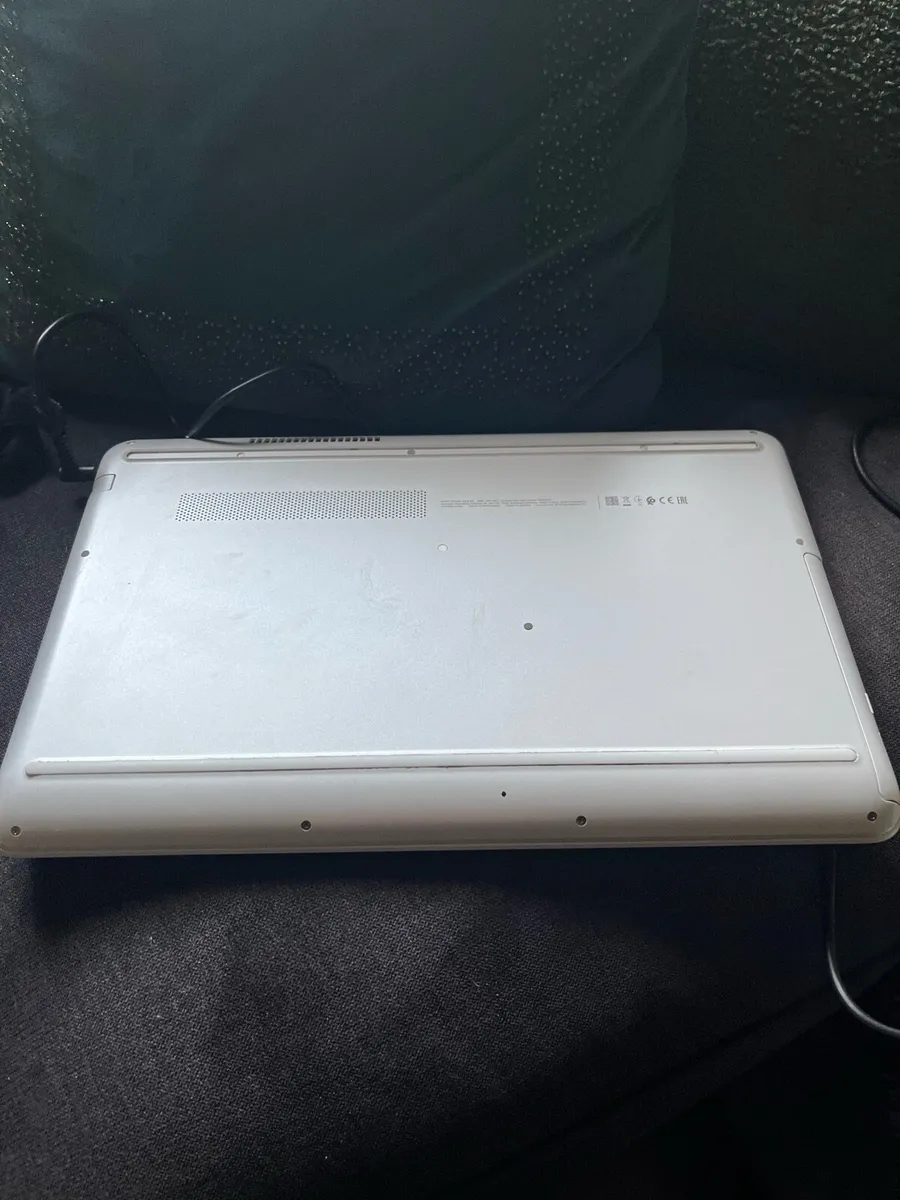 Hp white pavilion laptop - Image 2