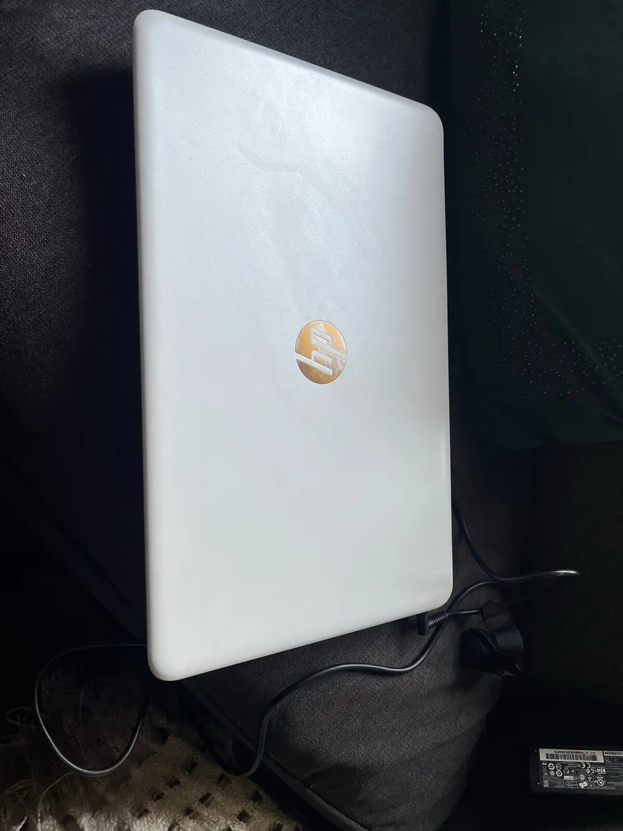 Hp white pavilion laptop - Image 3