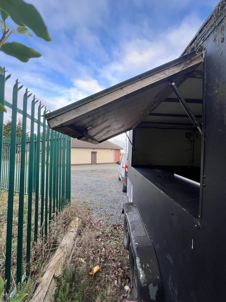 Food Trailer - Image 2