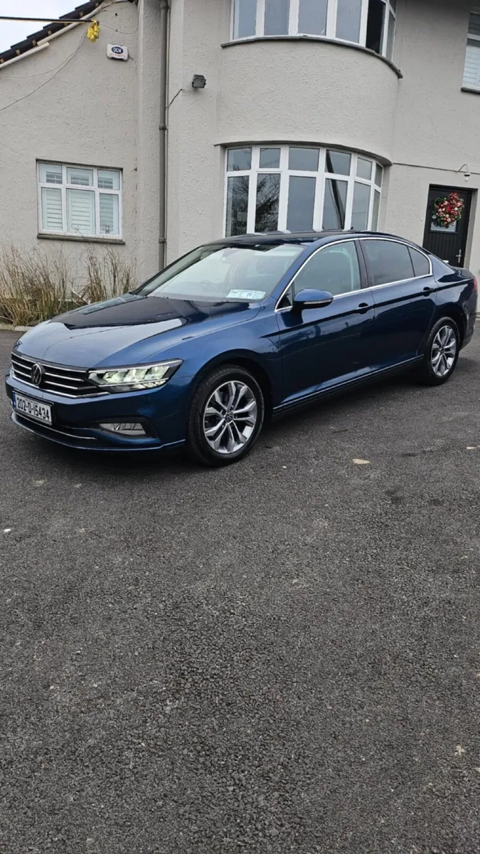 Volkswagen Passat 2020 - Image 2