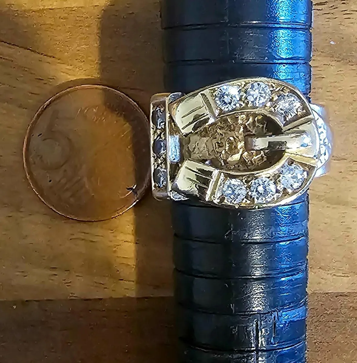 9k gold buckle ring - Image 1