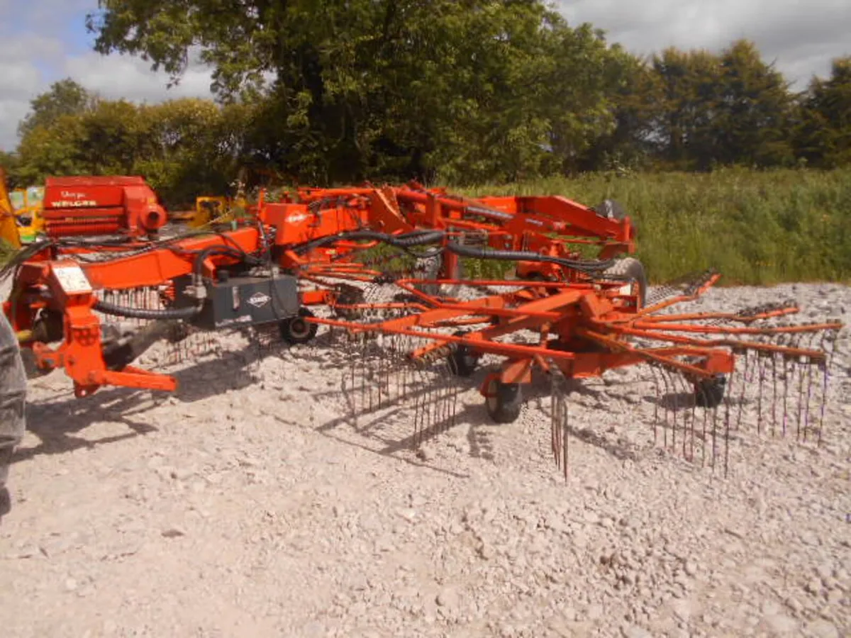 KUHN GA8521 TWIN ROTOR RAKE, 30' 2007 - Image 2