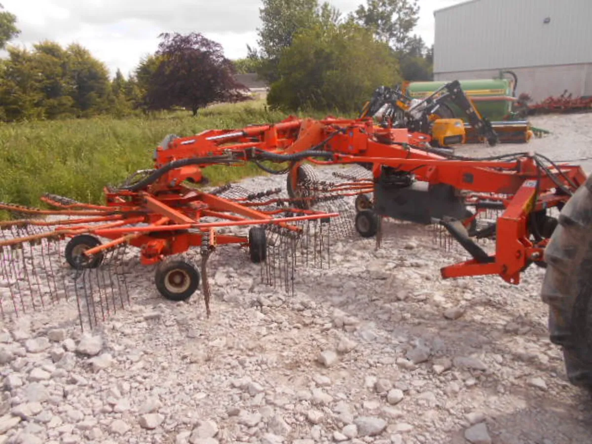 KUHN GA8521 TWIN ROTOR RAKE, 30' 2007 - Image 3