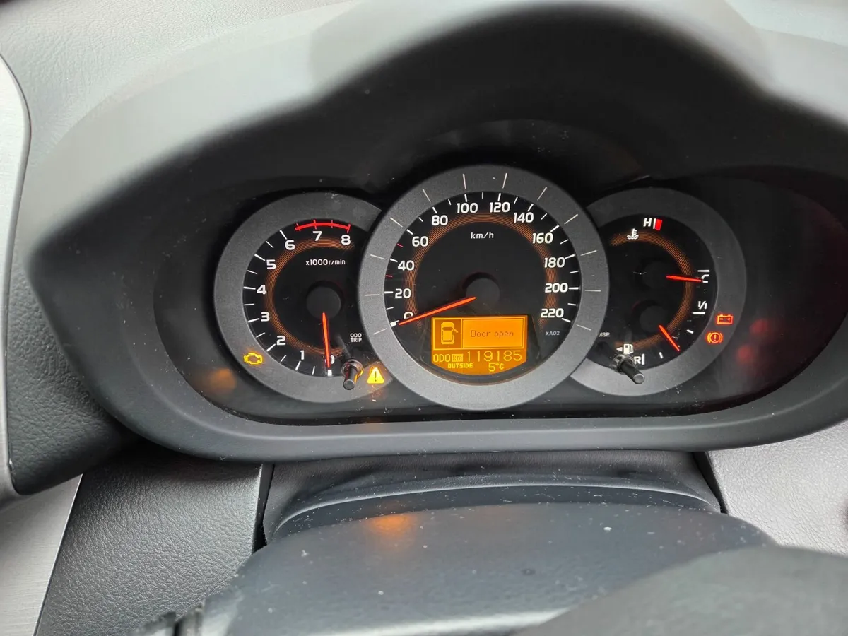 Toyota RAV4 2007 2.0 5DR LUNA - Image 2