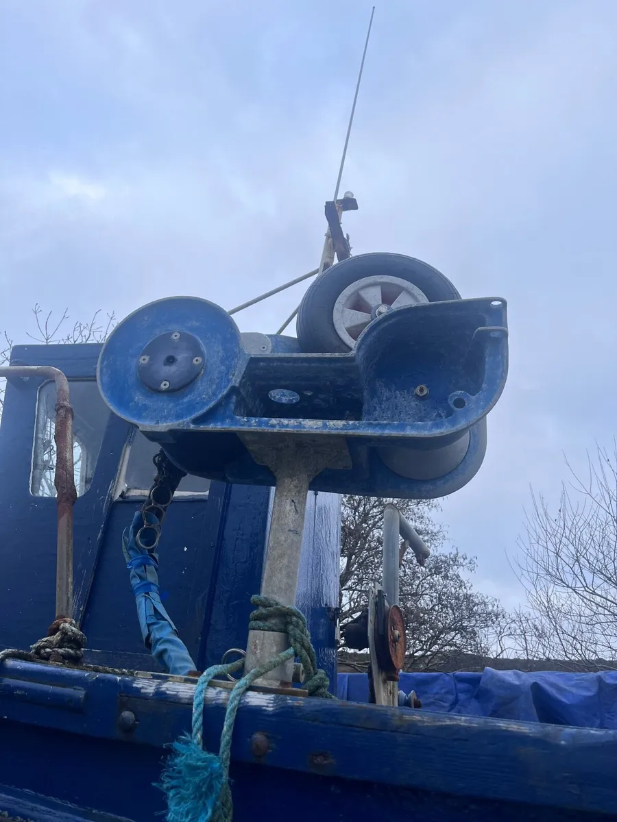 26ft Clinker Boat and Extras - Image 3