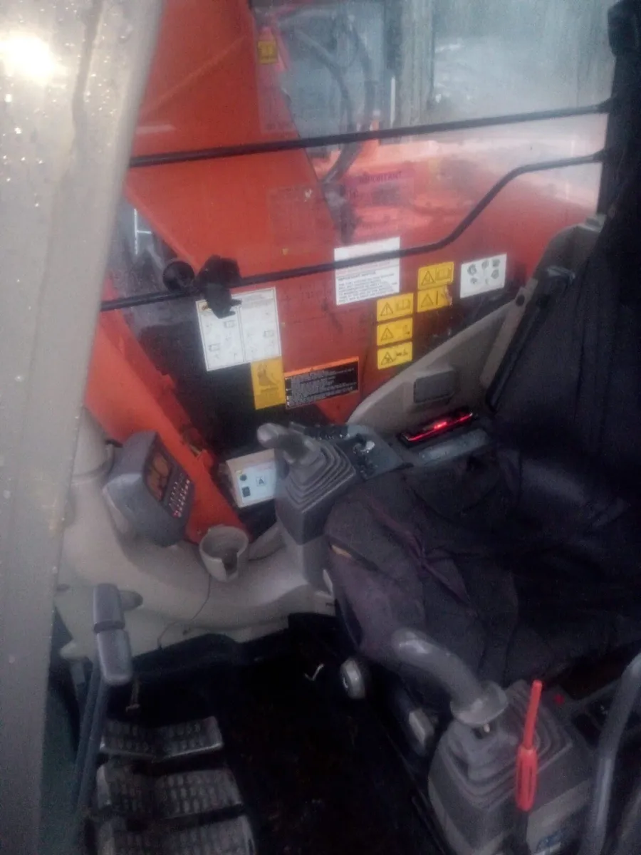 Hitachi 135 - Image 1