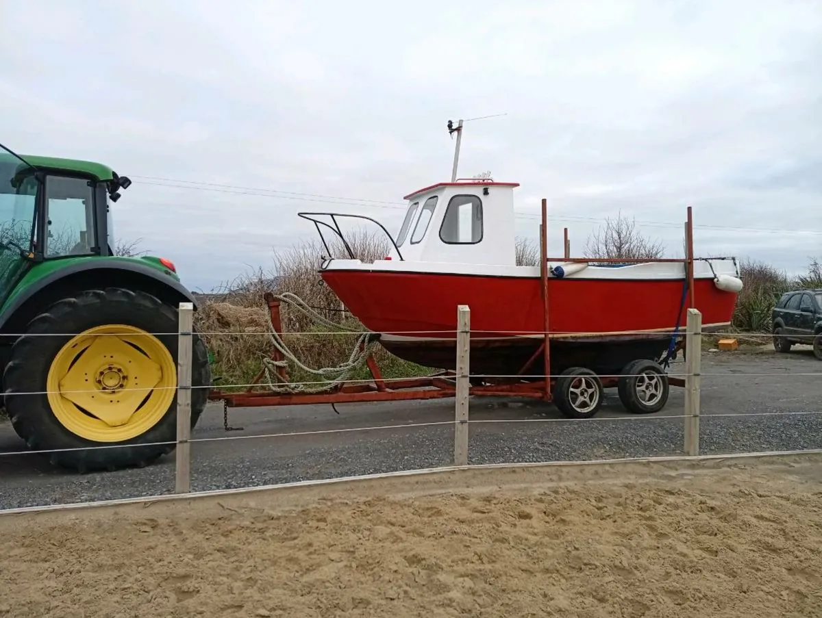 21ft inboard diesel boat with trailer - Image 3