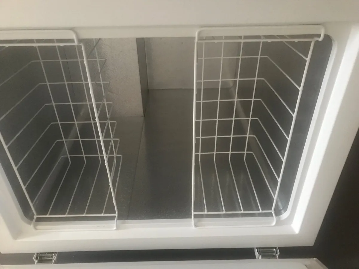 Chest Freezer - Image 4