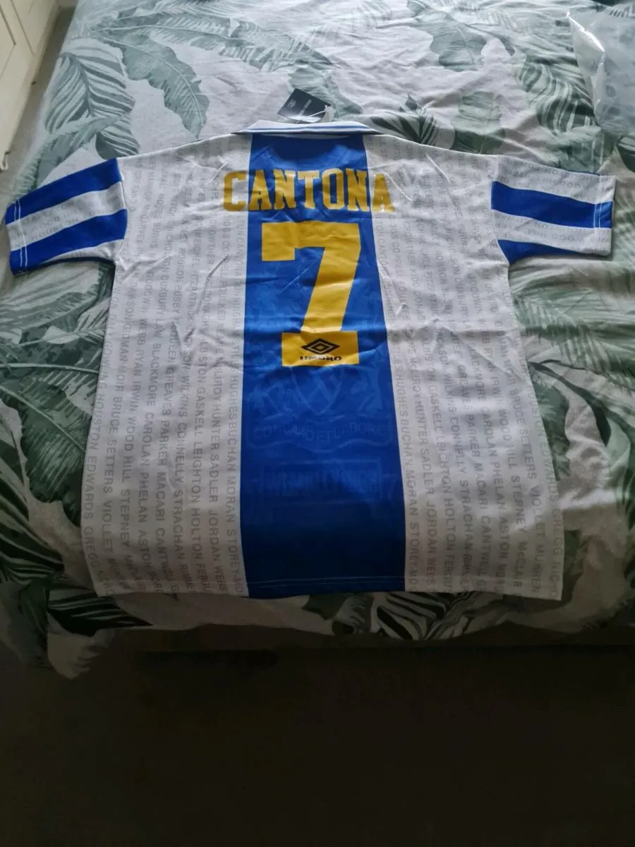 Manchester United Jersey - Image 4