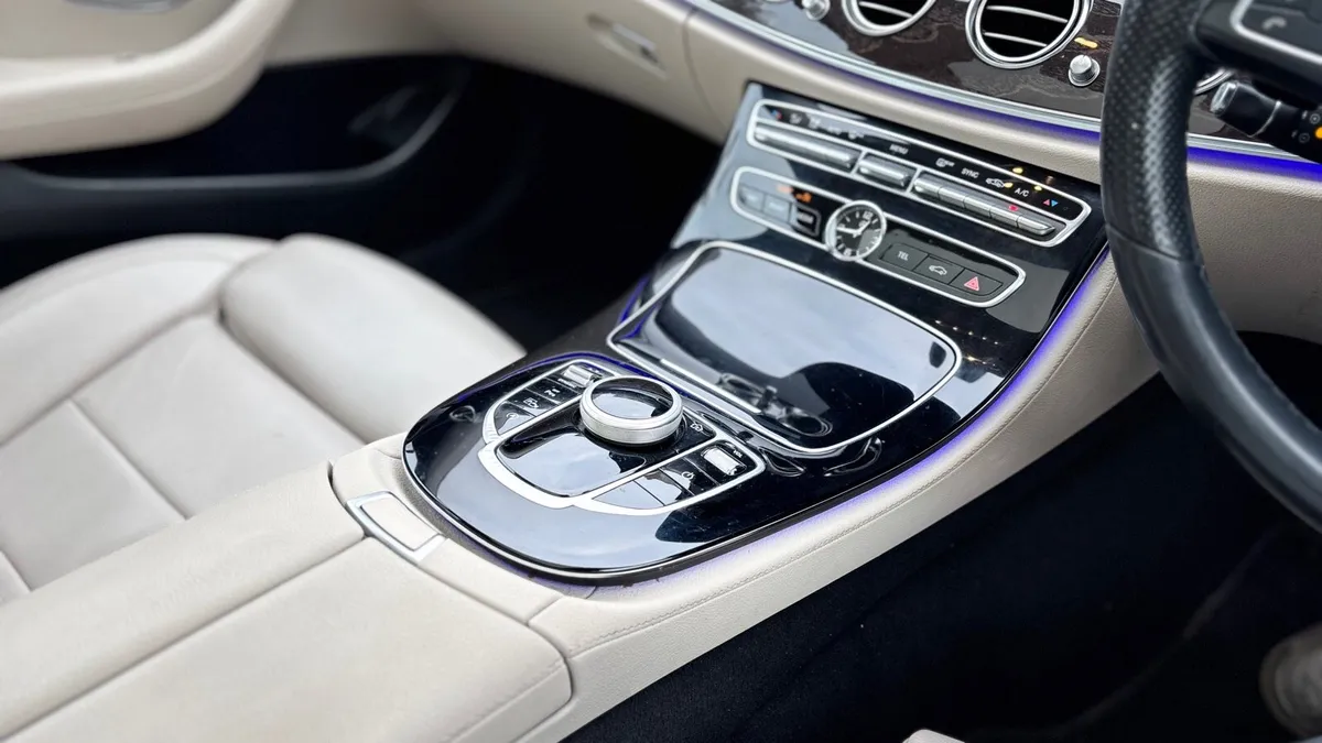 2018 Mercedes Benz - E-Class - E200 - Sunroof - Image 4