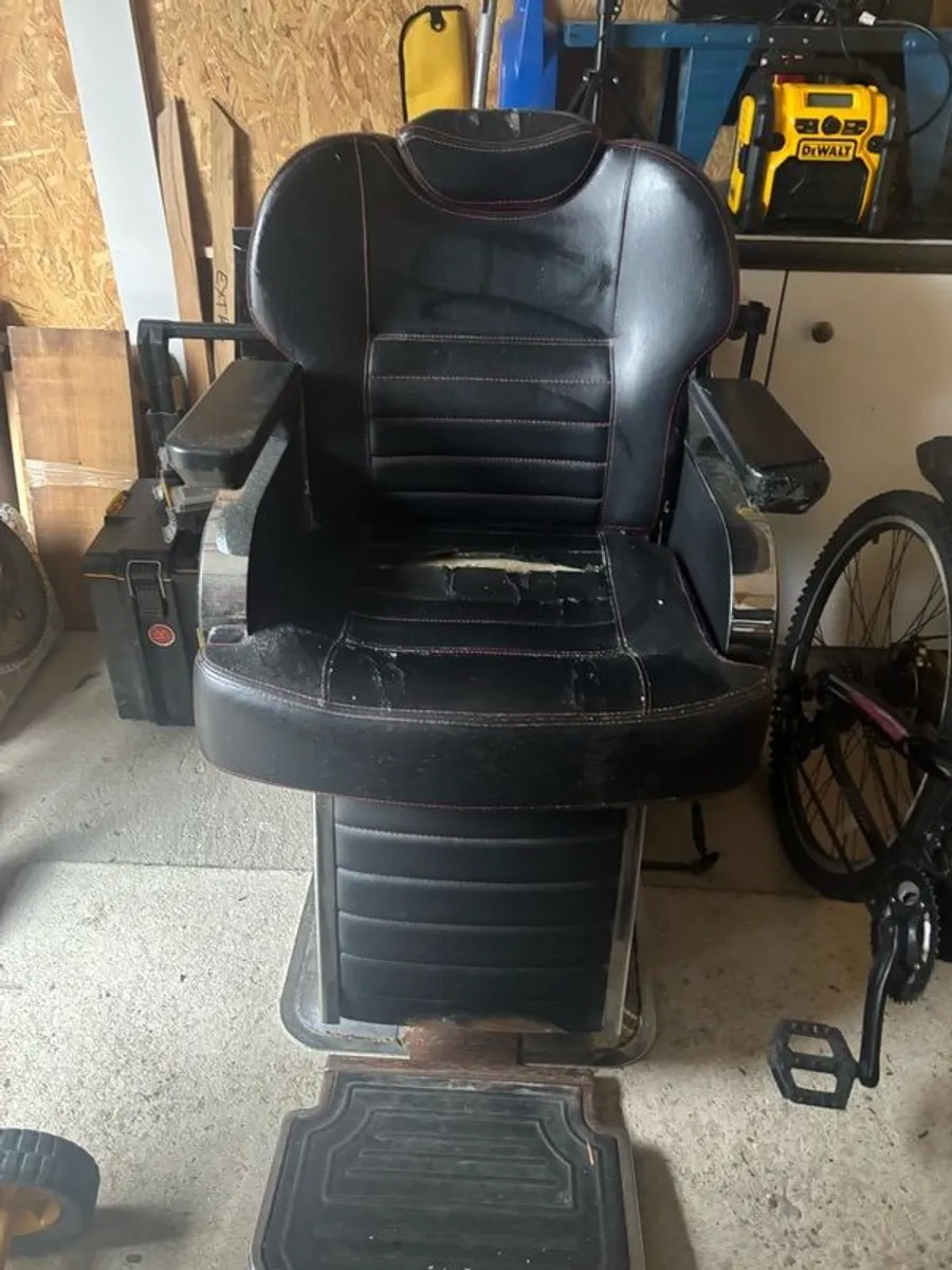 barber chair - Image 1