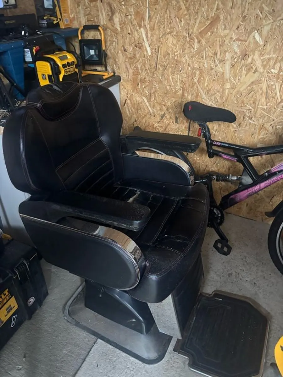 barber chair - Image 2