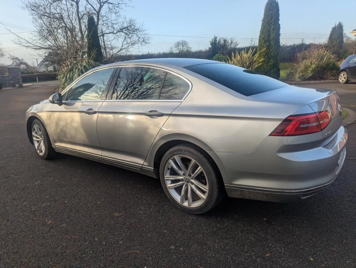 Volkswagen Passat 2015 - Image 2