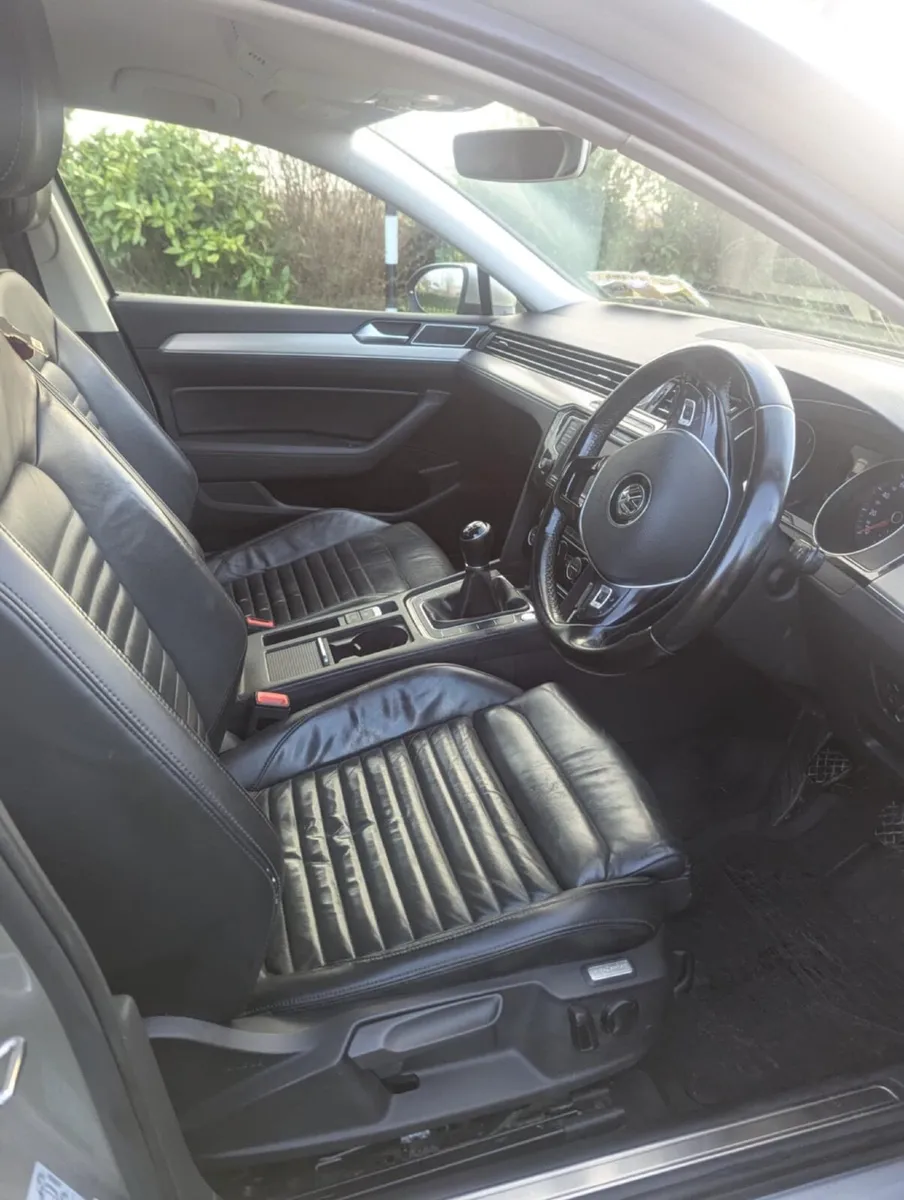Volkswagen Passat 2015 - Image 3