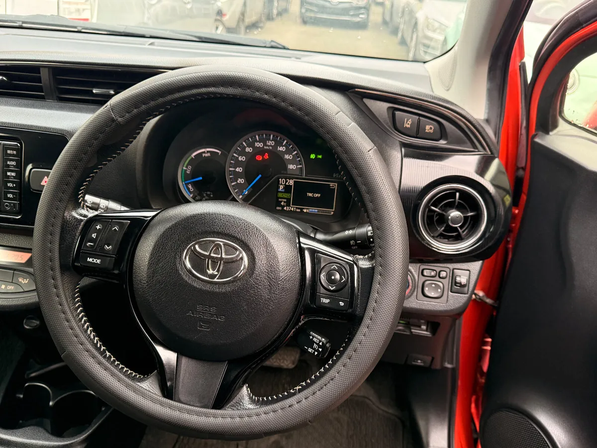 Toyota Vitz / Yaris 2017 hybrid Automatic - Image 3